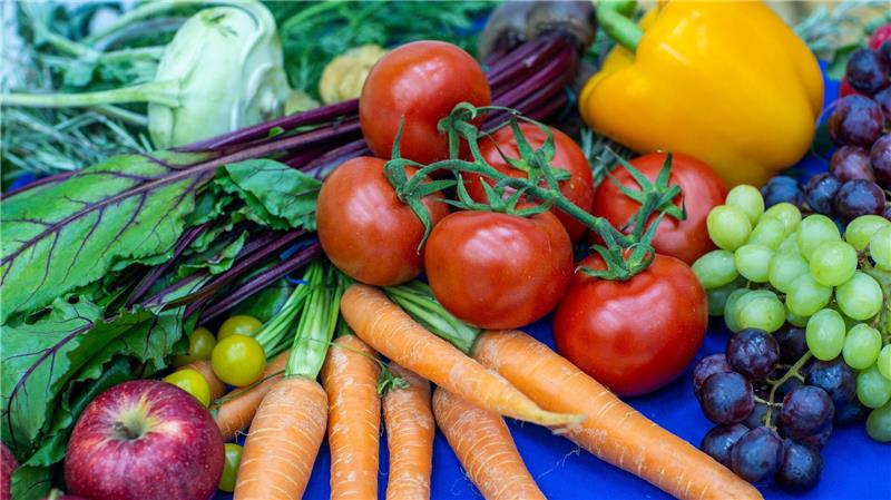 Vorsätze der Deutschen: Mehr Zeit mit Familie und Freunden Gesunde Ernährung steht bei gut der Hälfte der Befragten hoch im Kurs als guter Vorsatz für 2026. (Symbolfoto)