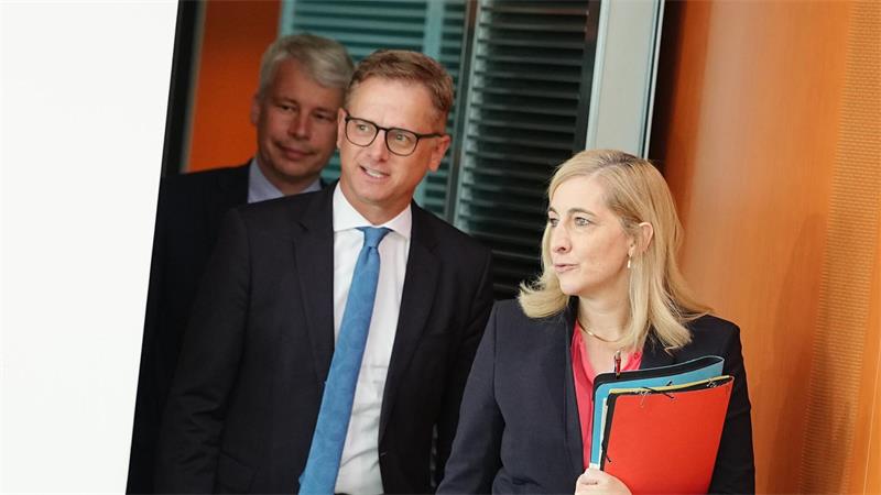 Erste Hilfe für Pflege - Warum Kinderlose mehr zahlen sollen Gesundheitsminister Carsten Linnemann hat die Pflegereform auf Basis seiner Vorgängerin Nina Warken durchs Kabinett gebracht. (Archivfoto)