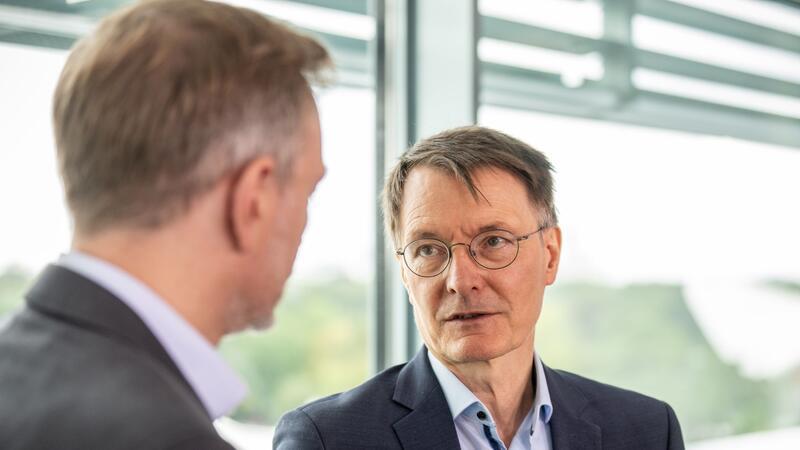 Lauterbach kündigt Konzept für Pflegereform an Gesundheitsminister Karl Lauterbach (SPD) plant eine weitere Pflegereform.