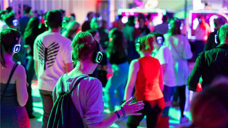 Silent Party: Landtag wird für sechs Stunden zum Club Getanzt wurde zu unterschiedlicher Musik.