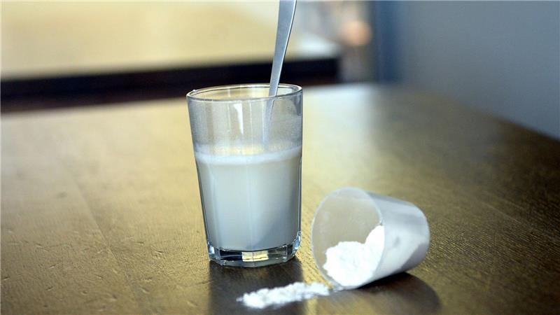 Schneller Klick mit möglichen Nebenwirkungen Getränkepulver, aufgelöst in Wasser.