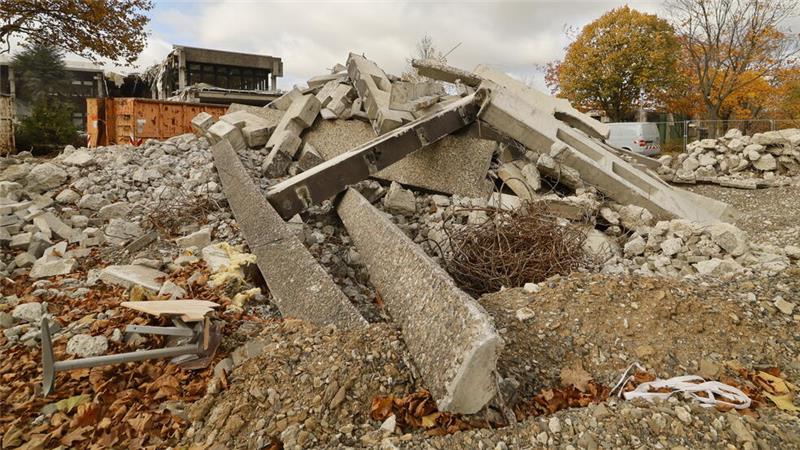 Gewichtige Arbeiten: Wer mag das schwere Material bewegen?