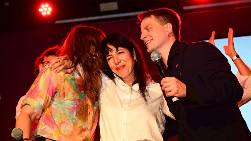 Gewinner aus Berlin: Die Linke auf der Bühne