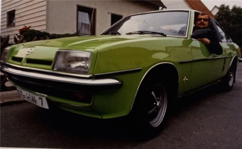 Das sind die Kultautos der GZ-Leser Gewinner der GZ-Verlosung: Georg Müller mit seinem Manta B. Foto: Privat