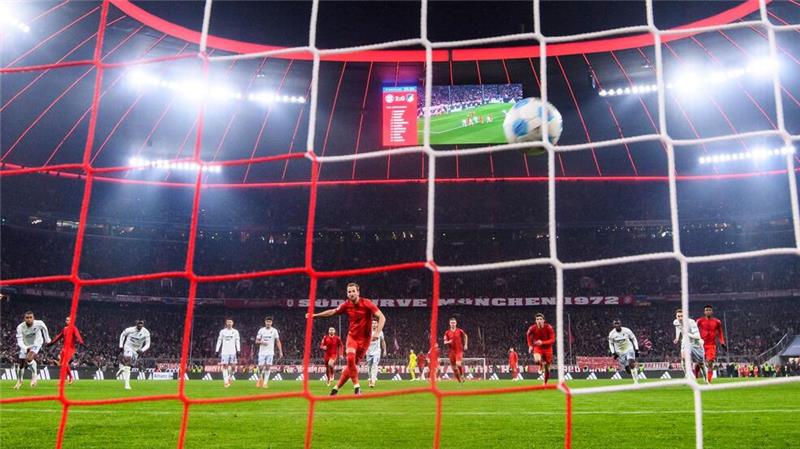 Bayern-Streitfall Sané: Der Mann mit den zwei Gesichtern Gewohnt souverän vom Elfmeterpunkt: Harry Kane.