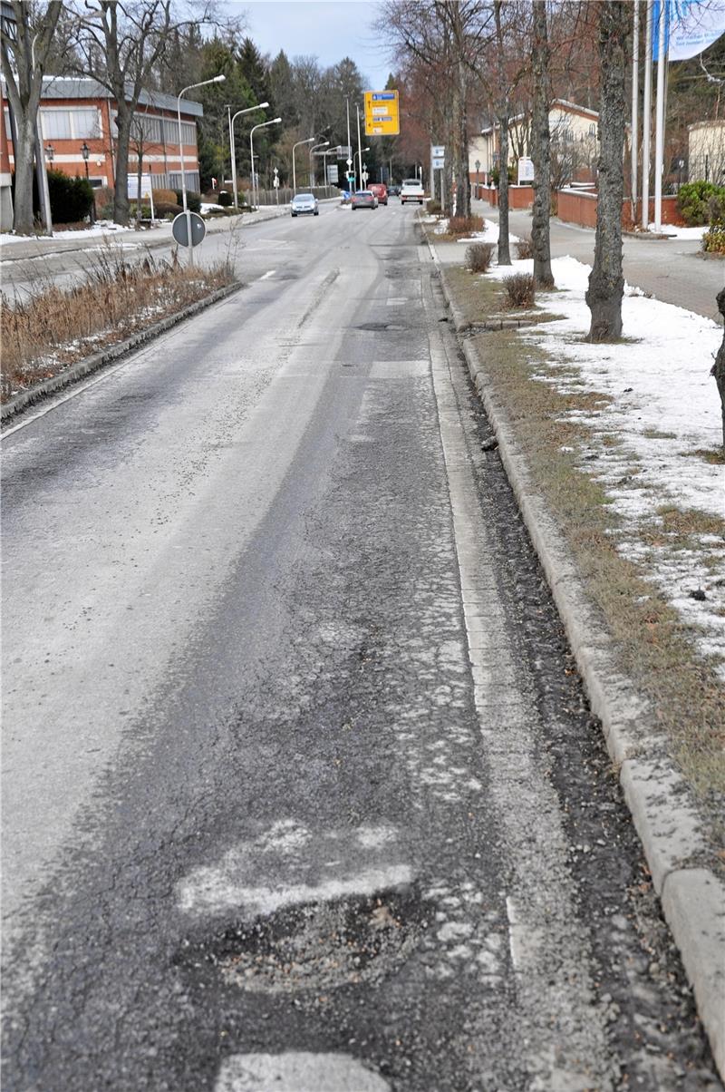Tiefe Krater auf Goslars Straßen: Kampf den Schlaglöchern Gezeichnet vom Wintergeschehen: Auf der Hildesheimer Straße hat das Wetter in den vergangenen Wochen tiefe Spuren hinterlassen.