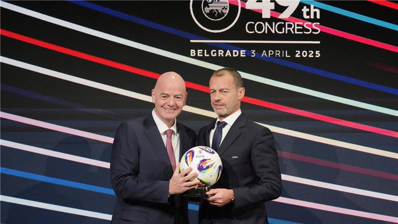 Rückenwind in Belgrad: Ämter und Titel für DFB-Delegation Gianni Infantino und Aleksander Ceferin (r.) sprachen auch über Russland.