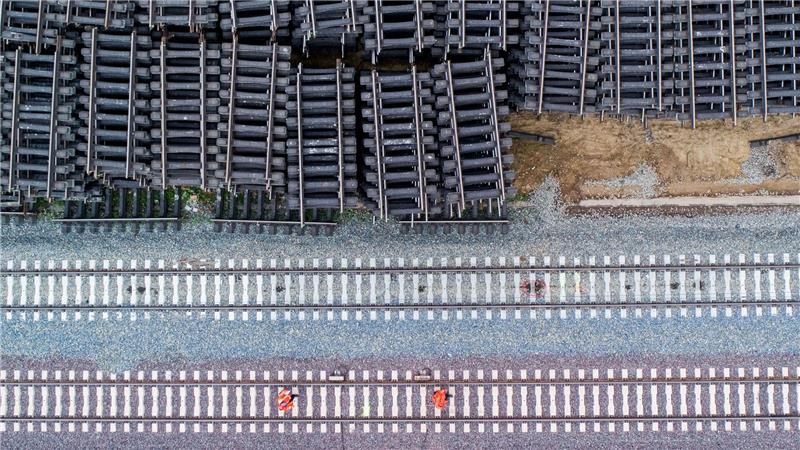 Auto, Bahn, D-Ticket - die Beschlüsse der Verkehrsminister Gibt es auch mehr Geld für den Neubau von Bahnstrecken? (Archivbild)
