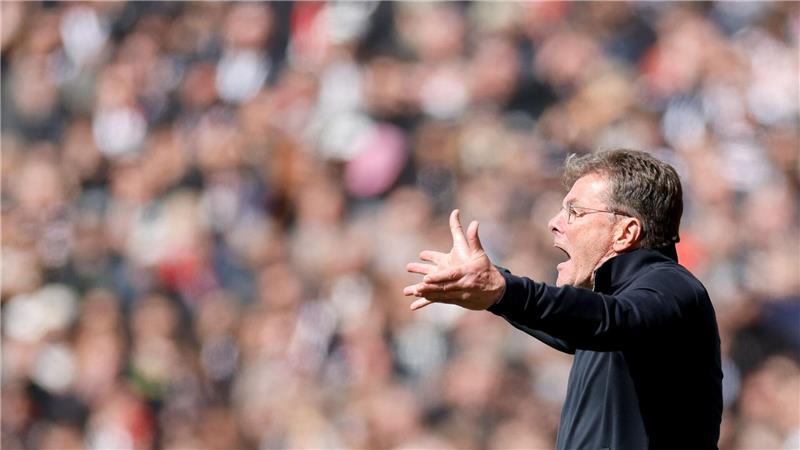 Gibt in Wolfsburg die Richtung vor: Trainer Dieter Hecking.