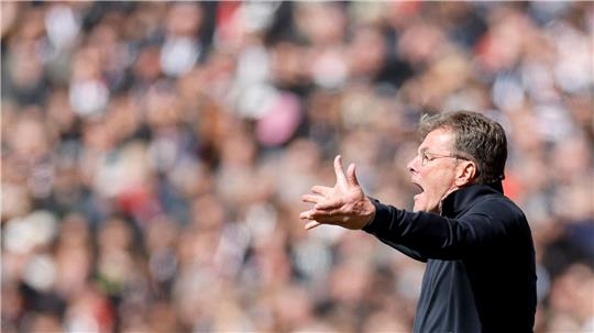 Gibt in Wolfsburg die Richtung vor: Trainer Dieter Hecking.