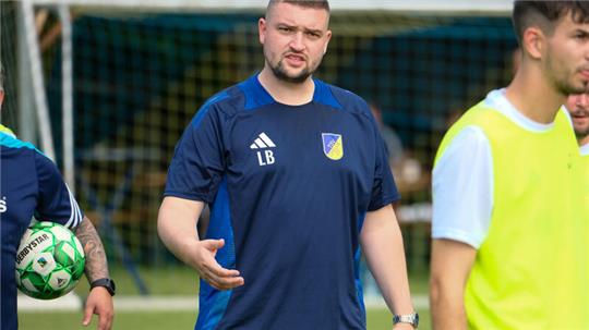 Gieldes Trainer Luca Brandes fordert einen starken Willen und einen hohen Einsatz von seinen Spielern.Foto: Drechsler
