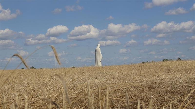 Gigantische Marienstatue im polnischen Dorf Konotopie