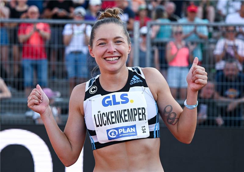 Lückenkemper überlegen zum Sieg - Weber bejubelt Hattrick Gina Lückenkemper gewann den 100-Meter-Titel in 11,03 Sekunden.