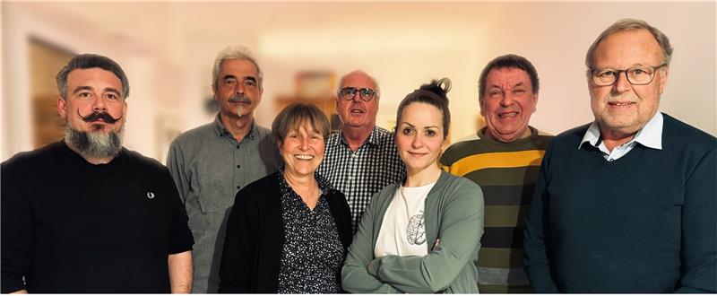 Bürgerentscheid-Initiative: Probleme der Quartiersentwicklung Giovanni Graziano, Thomas Walter, Anke Berkes, Holger Plaschke, Marie Luise Bona, Malte Sandweg und Detlef Vollheyde (v.l.) stehen für die „Initiative Bürgerentscheid“, die eine Beteiligung der Stadt ablehnen. Foto: Privat