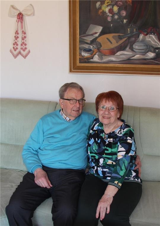 Gisela und Reinhold Hötzel feiern am heutigen Tag Diamantene Hochzeit. Foto: Hohaus