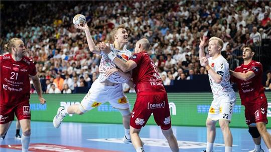 Gisli Thorgeir Kristjansson (2.v.l) konnte sich mit der Magdeburger Mannschaft nicht durchsetzen.