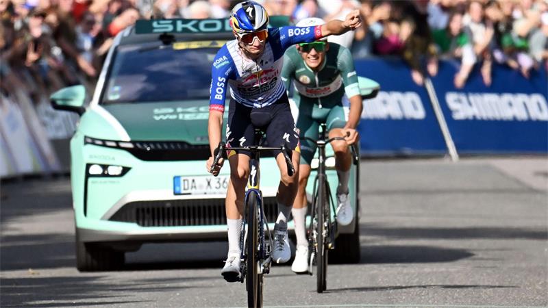 Giulio Pellizzari siegte im Sprint vor Isaac del Toro.