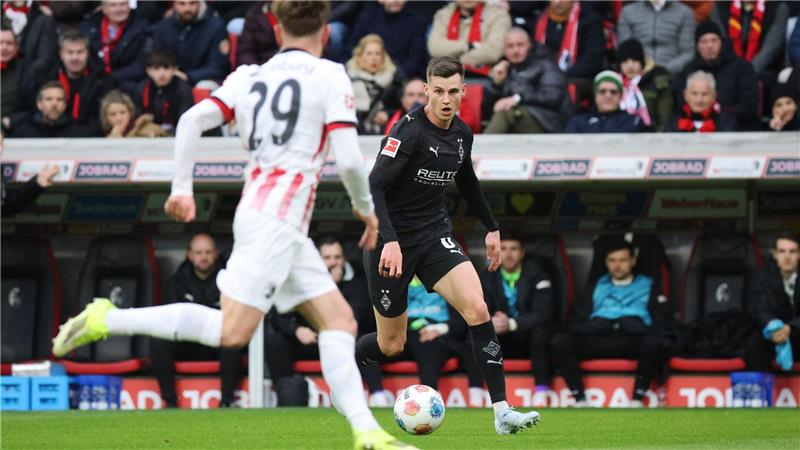 „Das ist zu wenig“: Gladbach stürzt noch tiefer in die Krise Gladbachs Yannik Engelhardt: wenig Durchkommen gegen den SC Freiburg.