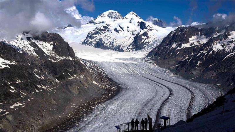Höchste Alarmstufe beim Zustand des Weltklimas Gletscher haben weltweit 2023 eine Rekordmenge an Eis verloren (Archivbild)