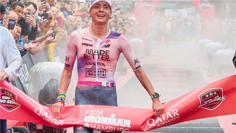 Glückliche Siegerin: Laura Philipp (Deutschland) gewinnt die Ironman EM