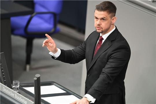 Gnauck vertritt die AfD im parlamentarischen Verteidigungsausschuss.