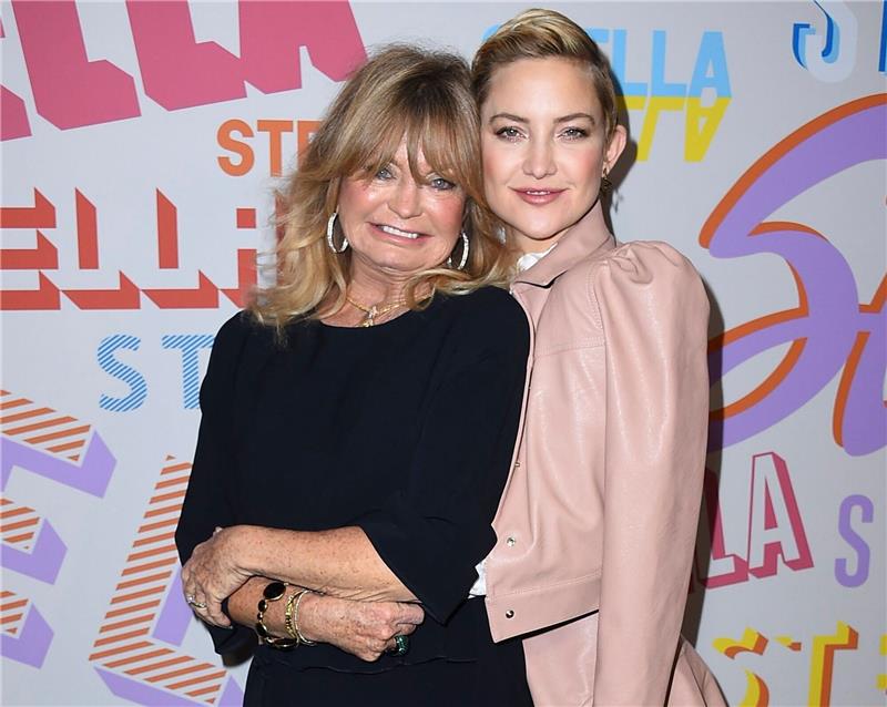 Kate Hudson gratuliert Mutter Goldie Hawn zum 77. Goldie Hawn und ihre Tochter Kate Hudson 2018 in Los Angeles.
