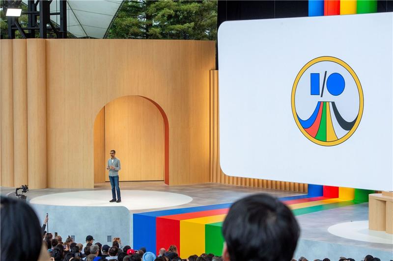 Google baut mehr KI in seine Produkte ein Google-Chef Sundar Pichai auf der Entwicklerkonferenz Google I/O