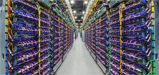 Google will mit dem neuen Sprachmodell Gemini den Konkurrenten OpenAI übertreffen.