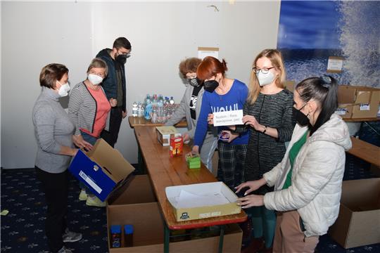 „Goslar hilft der Ukraine“: Im Schleeke packen viele Ehrenamtliche an, Hilfslieferungen in die Ukraine werden organisiert. Der Verein soll aus der GZ-Spendenaktion weiter unterstützt werden, doch der DRK-Insolvenzverwalter hat das Konto gesperrt. Foto: Kleine