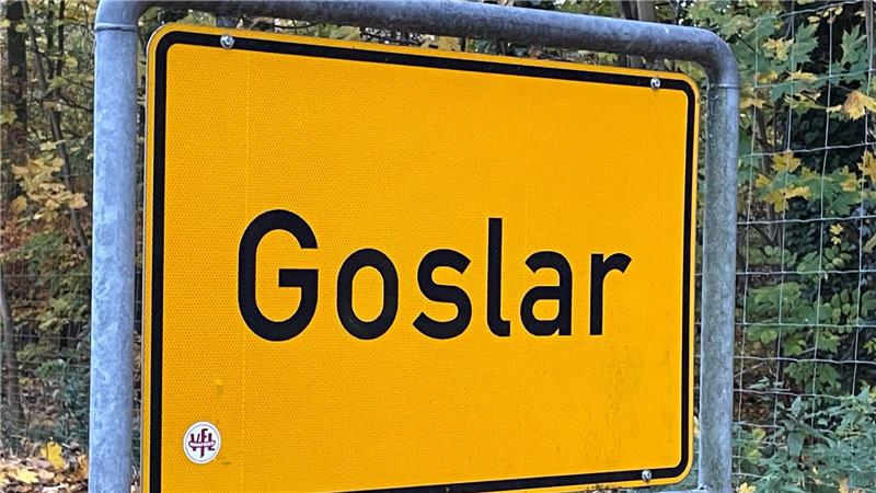 Das Goslarer Ortsschild zeigt: Hier beginnt das Stadtgebiet.