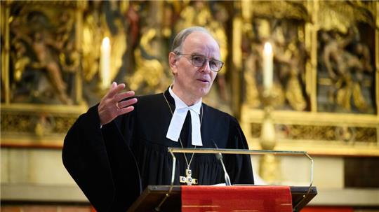 Gottesdienst in Hannover: Landesbischof Ralf Meister bei der Predigt. 
