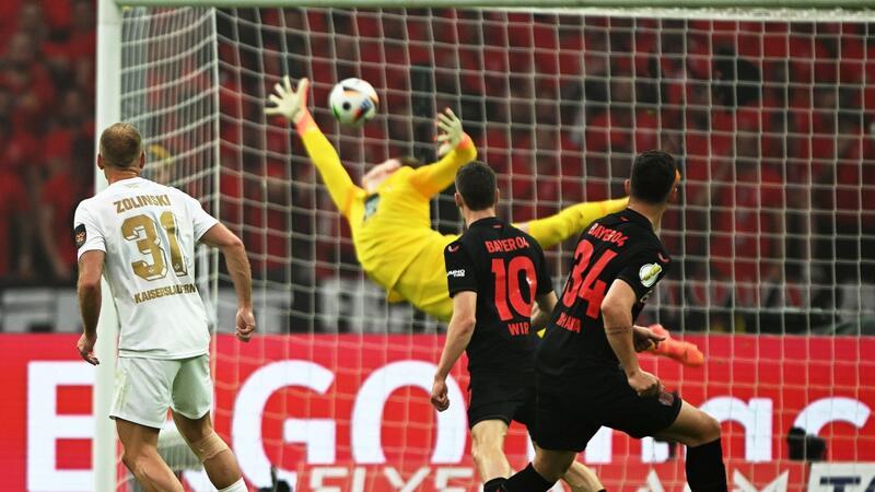 Leverkusen gewinnt Pokal und macht das Double perfekt Granit Xhaka (r) traf mit einem Weitschuss zum 1:0 für die Werkself.