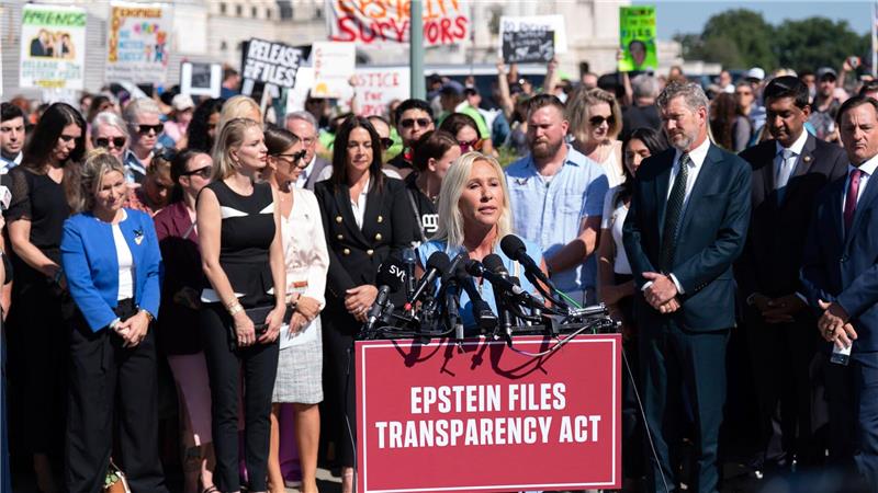 „Durchgeknallt“: Trump bricht mit rechter Hardlinerin Greene Greene wirft Trump eine „schwere Fehleinschätzung“ in der Epstein-Affäre vor.