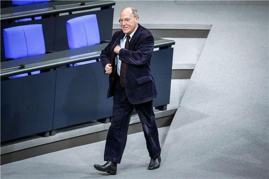 Gregor Gysi hat sich auf den Weg gemacht.