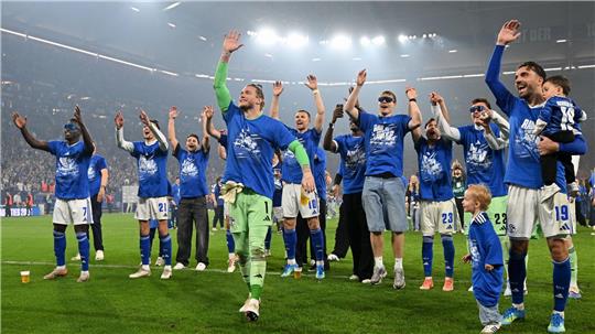 Grenzenloser Jubel bei Bundesliga-Rückkehrer FC Schalke 04.