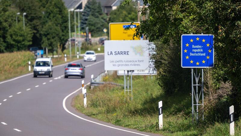 Grenzübergang zwischen dem französischen Apach und dem deutschen Perl. 