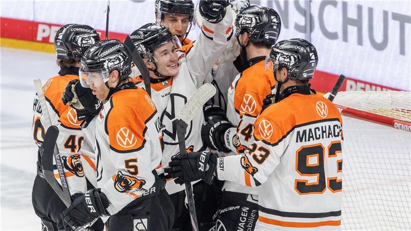Grizzlys Wolfsburg geht in der Playoff-Serie gegen Schwenningen in Führung.