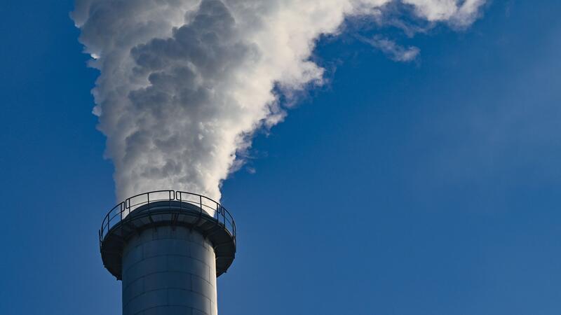 Größter Emittent von Treibhausgasen war 2023 der Baustoffkonzern Heidelberg Materials, gefolgt vom Energieunternehmen RWE und dem Chemiekonzern BASF. (Symbolbild)