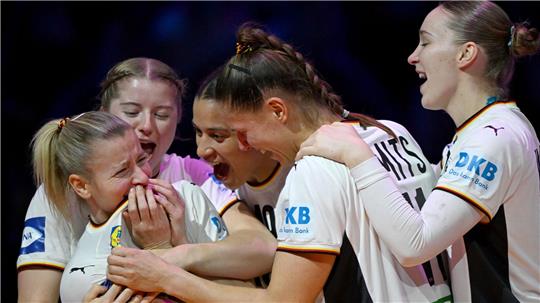 Größter Erfolg seit 1993: Handballerinnen gewinnen Silber. 