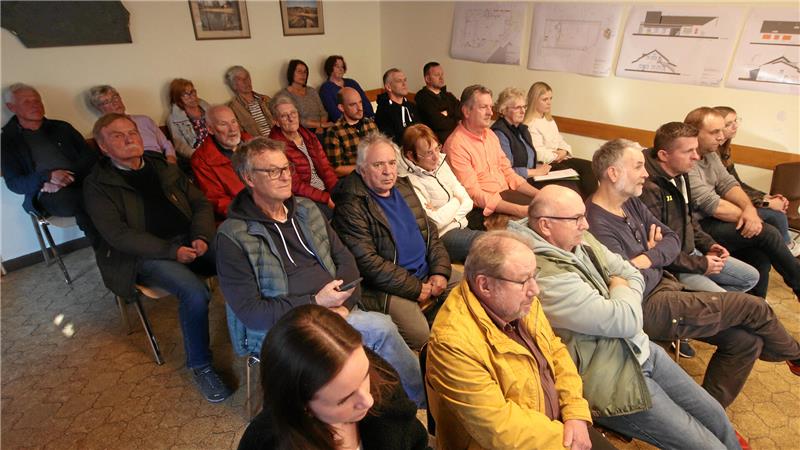 Groß ist das Interesse der Gielder an der Sitzung des Ortsrates im Clubraum des Franz-Tasler-Hauses.