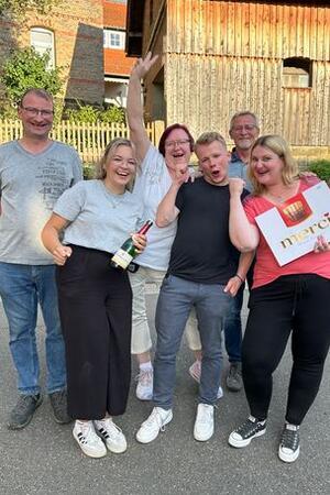 Bassisten, Bücherschrank und Co.: Das ist im Nordharz los Groß ist die Freude über den Boßel-Sieg in Ostharingen.