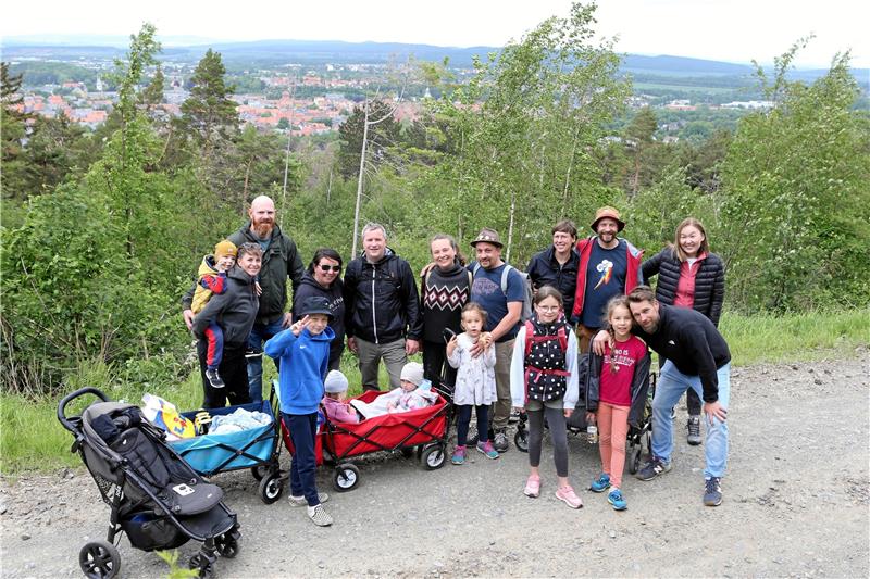 Himmelfahrt war für die Polizei dieses Jahr fast ein Spaziergang Groß und Klein in Goslar unterwegs: Die Familien Mittas aus Bad Harzburg, Büttner aus Hamburg, Robrade aus Goslar, Bienefeld aus Bad Harzburg, Krause aus Göttingen und Hartmann aus Einbeck auf Tour. Foto: Neuendorf