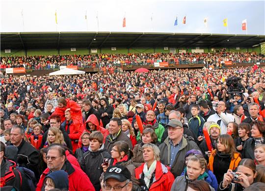 Großartige Kulisse: Als Ich + Ich im September 2010 bei Stars@ndr2.de auf der Bühne stehen, füllen Fans aus ganz Norddeutschland bei freiem Eintritt die Rennbahn am Weißen Stein in Bad Harzburg. Ab 2024 könnten die Miner’s Rocker aus Goslar anknüpfen. Archivfoto: Epping
