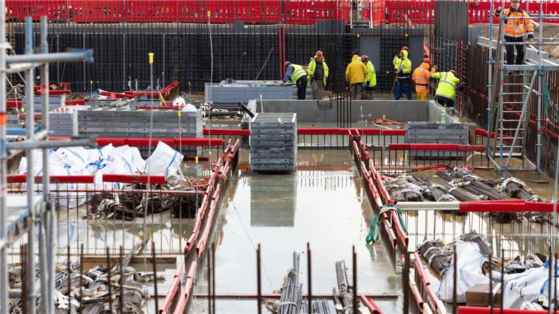 Großaufträge bringen das Baugewerbe voran. 