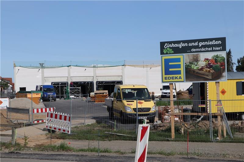 Am 17. Oktober soll Liebenburgs neuer Einkaufsmarkt eröffnen Großbaustelle am Ortsausgang Richtung Neuenkirchen: Für rund vier Millionen Euro errichtet dort ein Investor den neuen Liebenburger Einkaufsmarkt. Die Eröffnung ist für den 17. Oktober geplant. Foto: Gereke