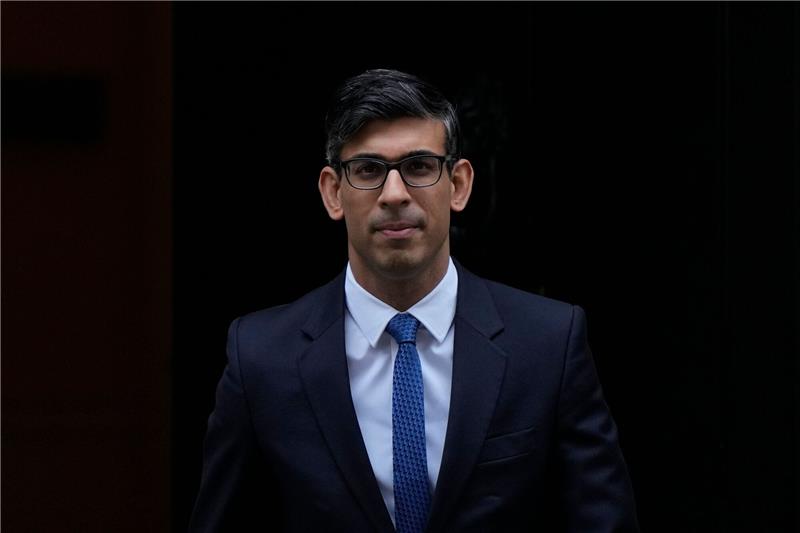 Sunak stimmt auf Einigung mit EU im Nordirland-Streit ein Großbritanniens Premierminister Rishi Sunak verlässt die 10 Downing Street. Die Spekulationen über eine baldige Einigung im Brexit-Streit um Nordirland nehmen immer mehr zu.