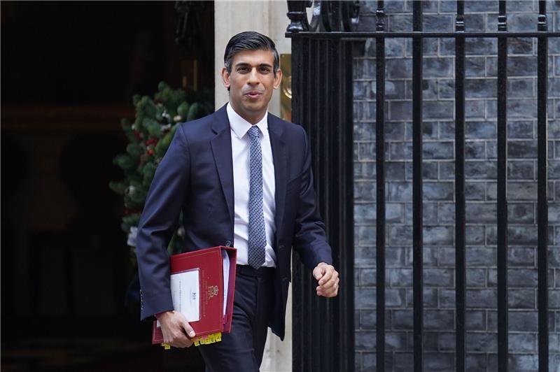 USA und Großbritannien weiten Energiepartnerschaft aus Großbritanniens Premierminister Rishi Sunak verlässt die Downing Street 10 in London.