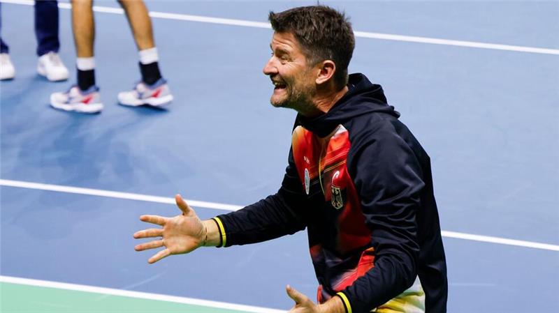 Niederlande statt Nadal: Tennis-Team strebt ins Finale Große Freude: Teamchef Michael Kohlmann bejubelt den Einzug ins Halbfinale des Davis Cups.