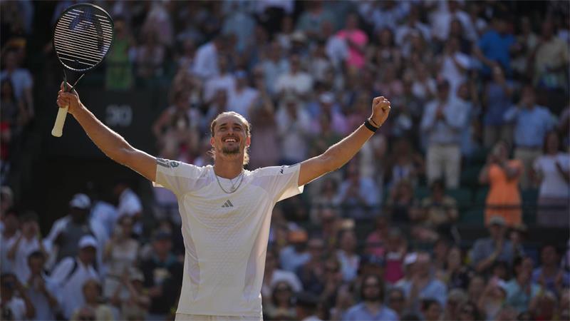 Zverev dominiert Angstgegner: Zwei Siege zum Triumph Große Freude bei Alexander Zverev über seinen erstmaligen Halbfinaleinzug in Wimbledon.