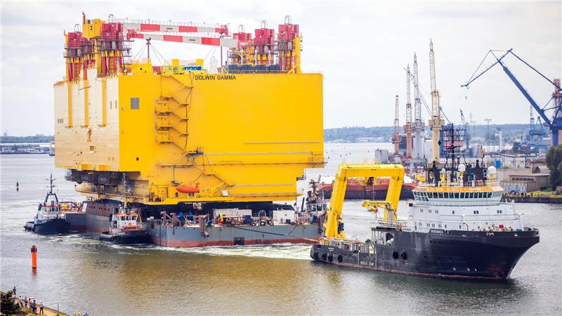 Milliardenauftrag für Windstrom-Plattform geht nach Rostock Große Konverterplattformen werden auf dem Seeweg transportiert. (Archivbild)